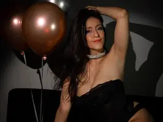 Streamate Live Sex Cam of LaurentMilf