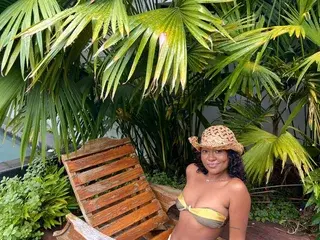 Streamate Adult Webcam of IvonneBrunettee