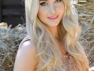 Streamate Live Porn of MelanieSpaces