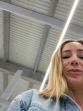 Stripchat Free Live Porn of SweetAlegra_