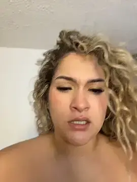 Stripchat Free Live Porn of Sara_smiiith211
