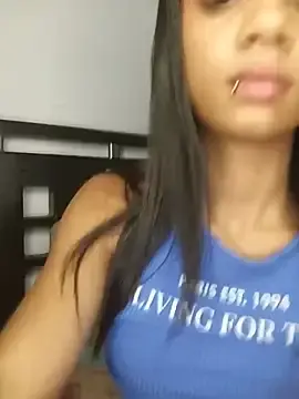 Stripchat Live Sex Cam of Zoe_Sweett18