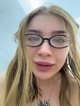 Stripchat Adult Webcams of FlashTitsRoyal
