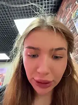 Stripchat Adult Webcam of FlashTitsRoyal