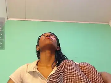 Stripchat Sex Chat of avaleri_cherry