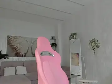 Stripchat Free Porn Cam of TiffanyHouston_