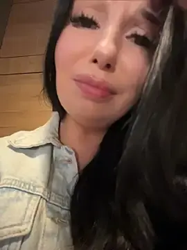 Stripchat Sex Cam of Tisha_Busty