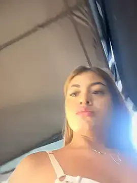 Stripchat Live Sex of MayaMoanXXX