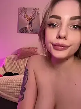 Stripchat Free Porn Cam of HugeBoobsAlice