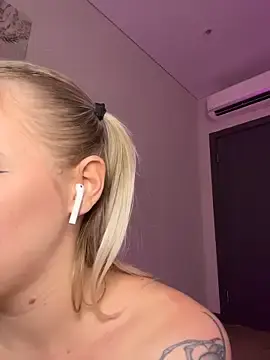 Stripchat Sex Chat of HugeBoobsAlice