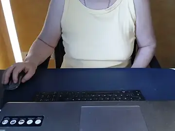 Stripchat Free Porn Cam of SweetPhoenix76