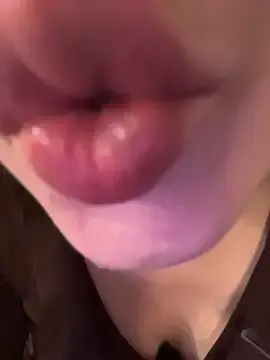 Stripchat Sex Cam of Holly_Play