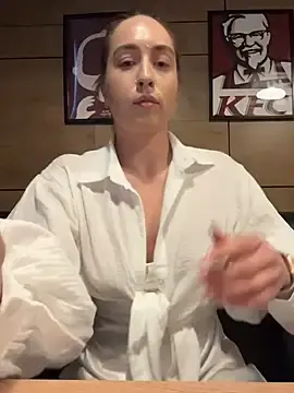 Stripchat Live Sex of Holly_Play