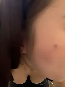 Stripchat Live Sex Cam of Holly_Play