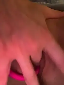 Stripchat Sex Cam of Holly_Play