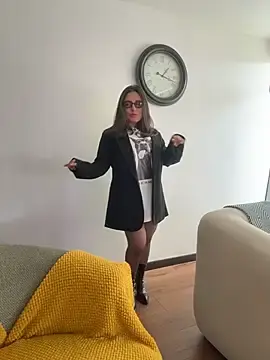 Stripchat Live Sex Cam of sukhakunis1