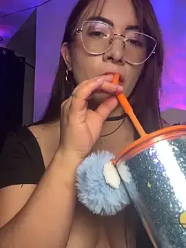 Stripchat Live Sex Cam of arilynn_