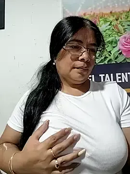 Stripchat Adult Webcams of __valentina18
