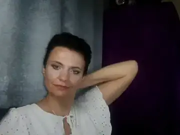Stripchat Live Sex Cam of HotMamaQueen234