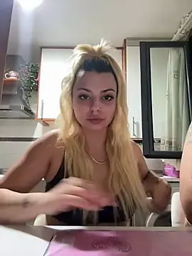 Stripchat Sex Cam of Noeliagglow