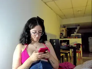 Stripchat Free Porn Cam of Sharoncrazy_1