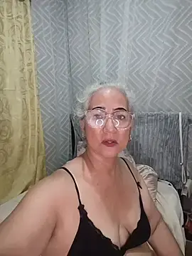 Stripchat Nude Webcam of ReinaMadura