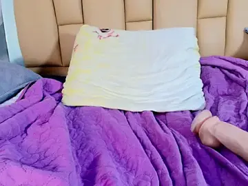 Stripchat Live Sex Cam of lil_miia