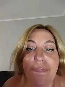 Stripchat Live Porn of MiaMooly