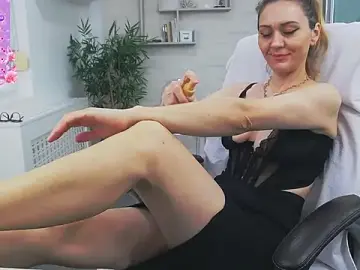Stripchat Live Sex Cam of EllaMilf_