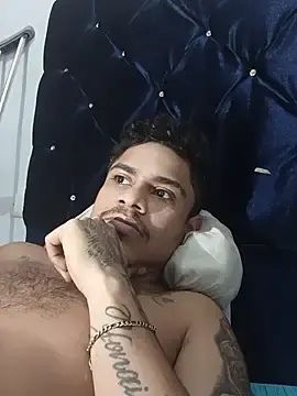 Stripchat Sex Cam of rich_dirty_sex69
