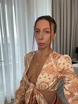 Stripchat Sex Cam of Mira_Luna
