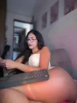 Stripchat Sex Cam of DulceLenns