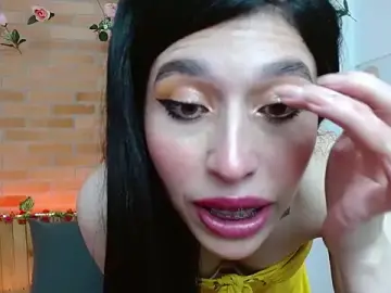 Stripchat Free Live Porn of adriscute