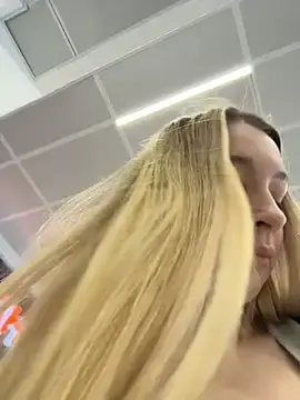 Stripchat Live Sex Cam of SashaCatt