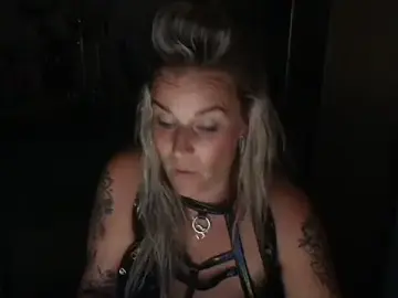 Stripchat Free Porn Cam of xMystiqueMavenx