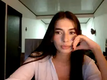 Stripchat Free Porn Cam of Coralinee_01