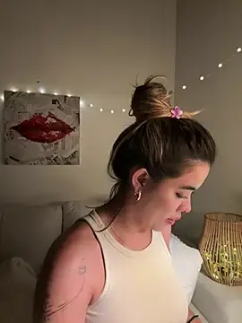 Stripchat Live Sex Cam of Emilia_Bakerr