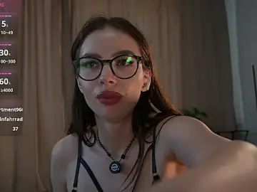 Stripchat Sex Cam of KaryCherry