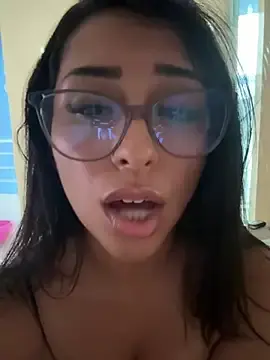 Stripchat Live Sex Cam of sweetAli_