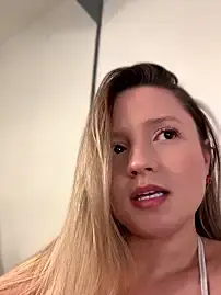 Stripchat Adult Webcam of MiaPetit_