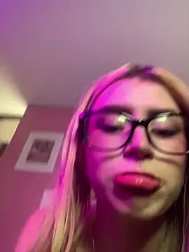 Stripchat Free Porn Cam of PrettyAshley_