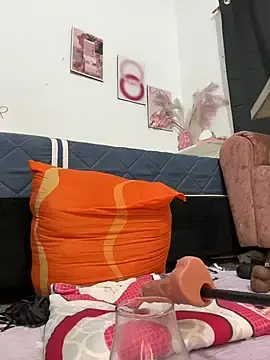 Stripchat Sex Cam of halana_squirts