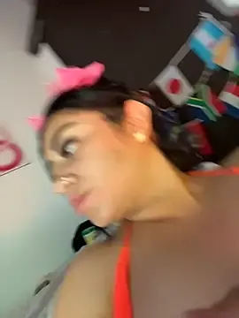 Stripchat Free Live Porn of halana_squirts