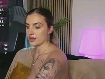 Stripchat Live Sex of Ema_Reese
