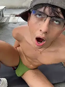 Stripchat Free Live Porn of Liam_Moss