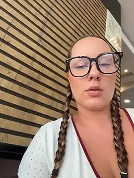 Stripchat Live Sex of Mona_Plus