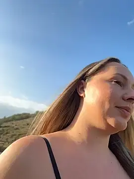Stripchat Live Sex Cam of Mona_Plus