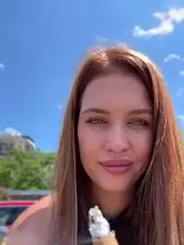 Stripchat Sex Cam of KikiWatson