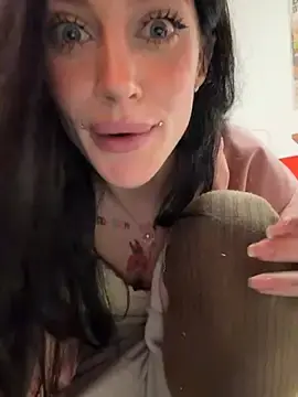 Stripchat Live Sex Cam of Melissa_crazy