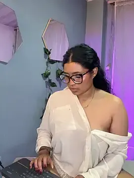 Stripchat Sex Cam of Silvana_lorc